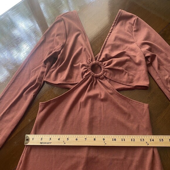 Women’s Lush V-Neck O-Ring Cutout Midi Dress Mahogany Size M new without tag - Picture 7 of 16
